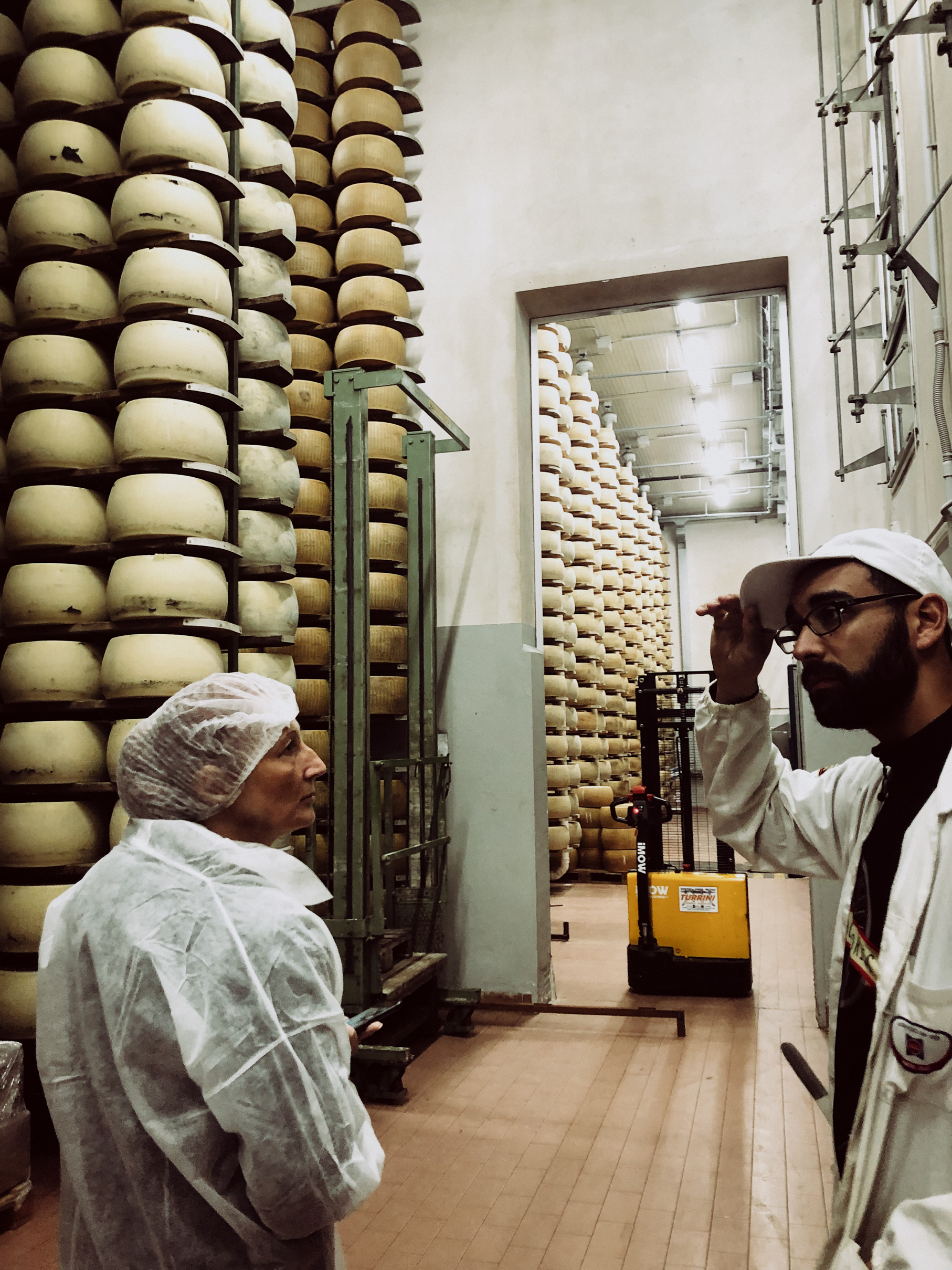 ParmaParmegiano-Reggiano-Factory-10