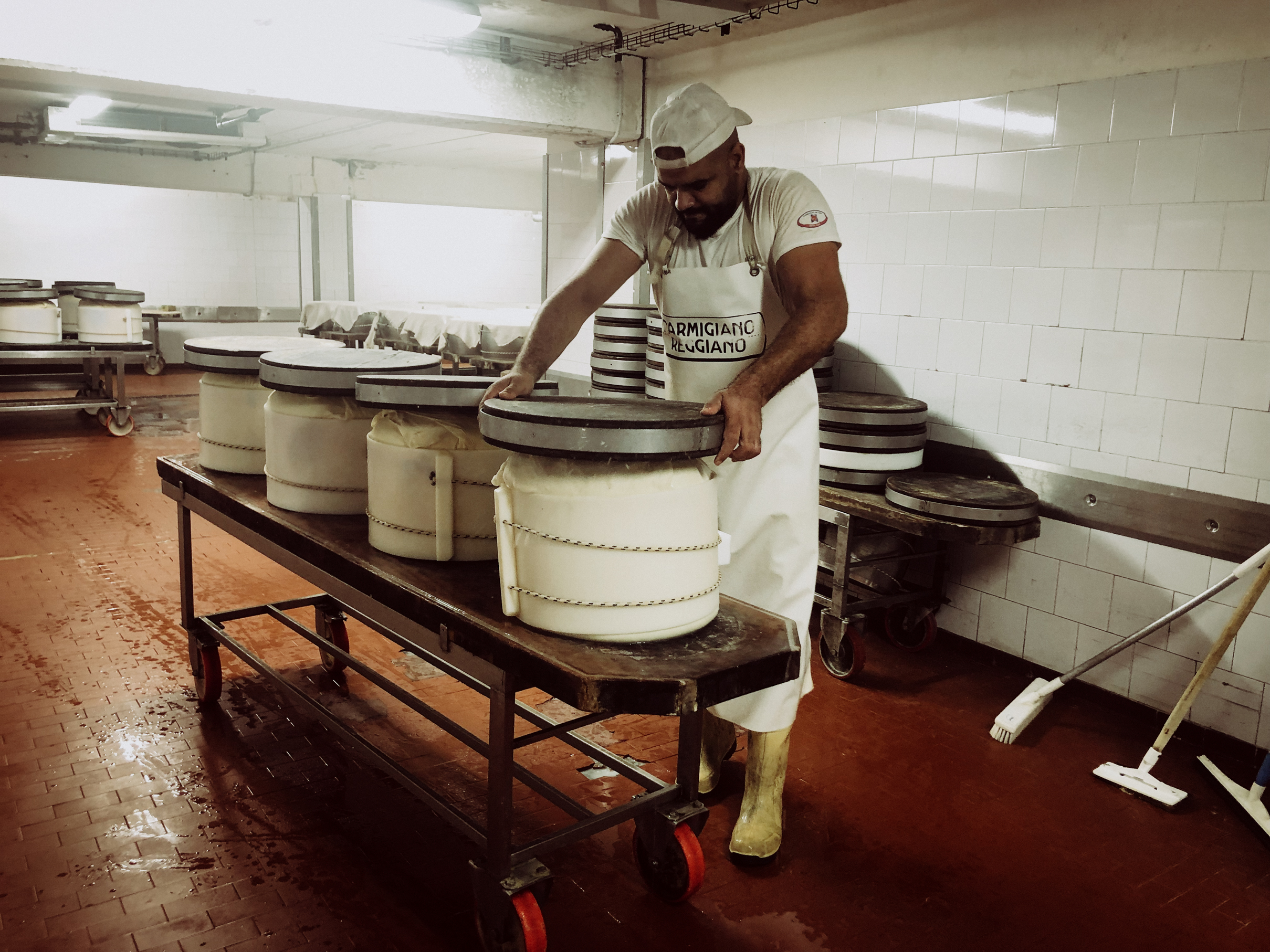 ParmaParmegiano-Reggiano-Factory-13